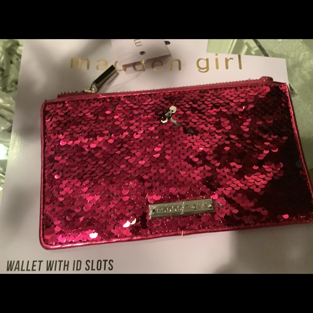 Beautiful Madden girl wallet so pretty! Great gift sparkles!